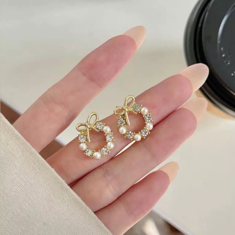 4/$15 Cute Gold Pearl Crystals Wreath Bow Earrings
